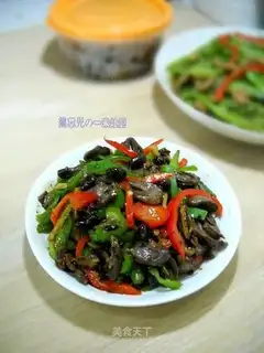 Double-pepper pigeon heart with soy sauce