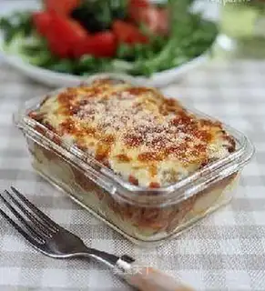 Baked potato balls with cheese and meat sauce