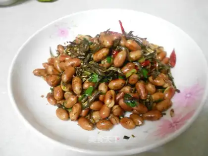 stir-fried fish and peanuts with spicy sauce