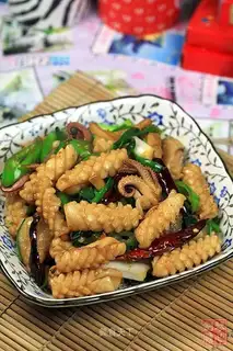 Fried squid with ginger and shallots