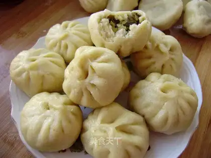 Huaihua egg vegetarian steamed buns