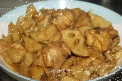 Braised chicken wings with lotus root