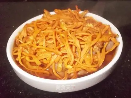 Steamed lean meat with caterpillar fungus flowers