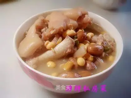 Soy bean and peanut pig's feet pot