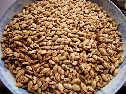 stir-fry pumpkin seeds yourself
