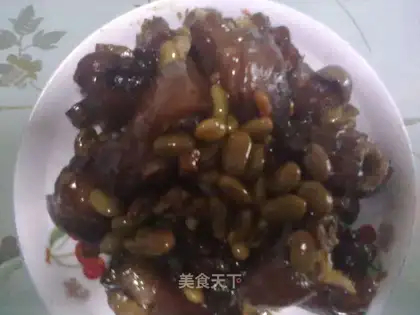 Braised pork knuckles with green beans