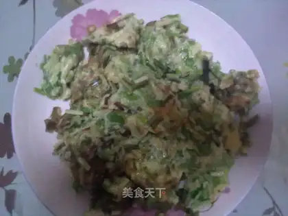 Scrambled eggs with garlic sprouts