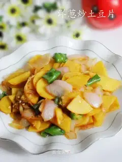 stir-fried potato chips with onions