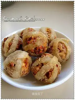 Peanut and walnut fruit