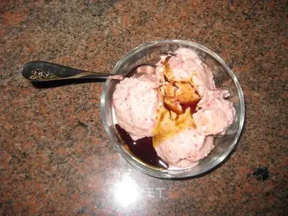 strawberry ice cream