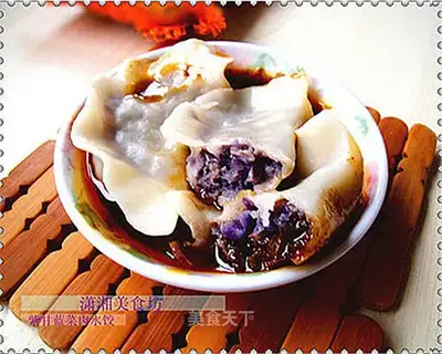 Purple cabbage and pork dumplings