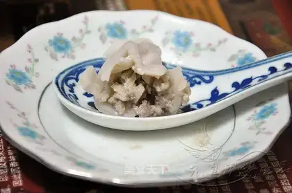 Horseshoe pork dumplings