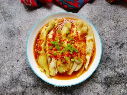Garlic sauce and cheese