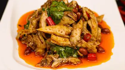 Spicy hands tore chickens