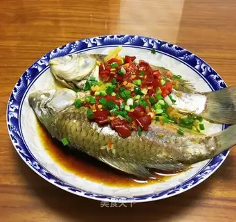 A pepper-cracker