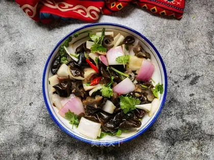 Onion wood and sea cucumber