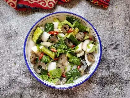 cucumber onions mixed with sea cucumber