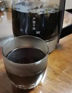 The saloon tree makes tea