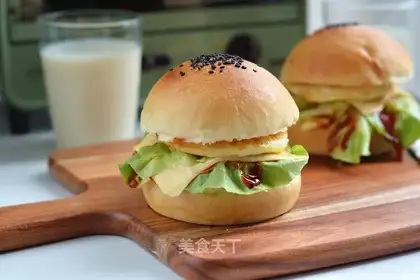 Fried egg cheeseburger