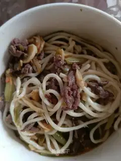 Pepper beef noodles
