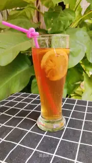 Simple lemon tea