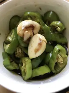 Cream pepper with garlic