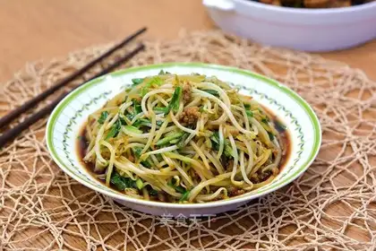 Meat bean sprouts