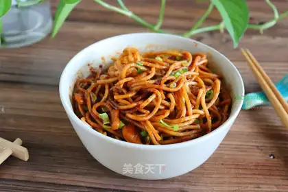 Wuhan's hot noodle