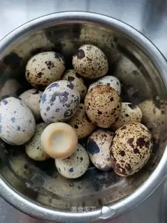 Salted quail eggs
