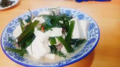 Seaweed tofu soup