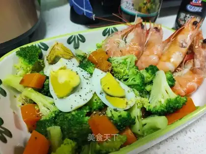 Shrimp and blue salad