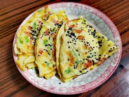 Eggs and ham pancakes