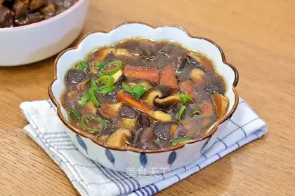 Beef soup and mushroom carrots