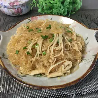 Garlic fans burn golden mushrooms