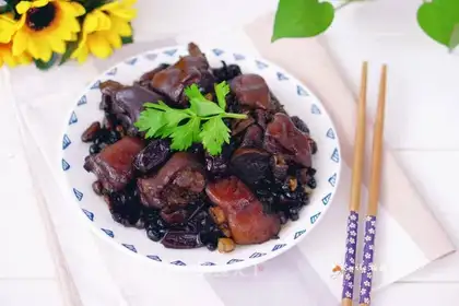 ♪ The date-black beans and pig hoof ♪