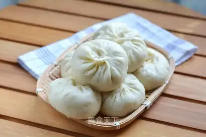 Shrimp and pumpkin buns