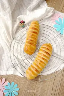 Taste cheese and ham and caterpillar bread