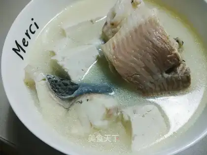Black fish tofu soup