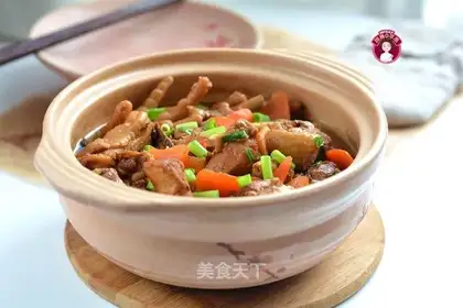 A casserole chicken