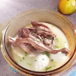 Cream pigeon soup