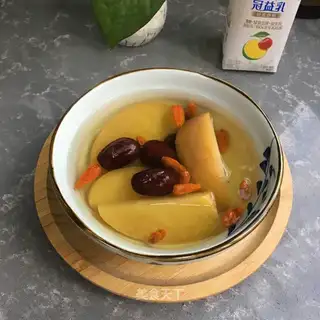 Red-tree apple soup