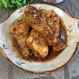 Chicken leg with sauce