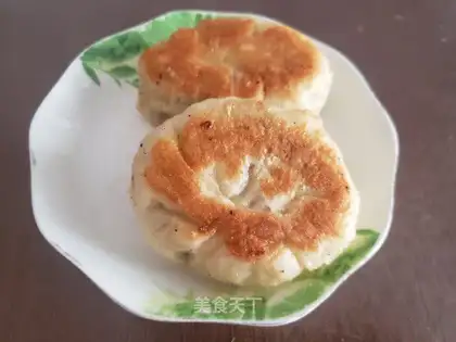 An egg and water bun