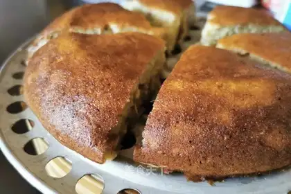 Banana walnut cake