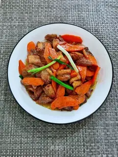 Carrot makes five flowers