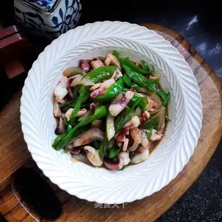 Black pepper chili fried octopus