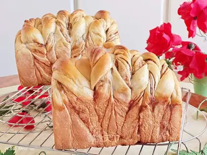 Red Bean Sandhand tore toast