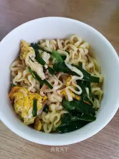 Onion egg noodles