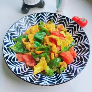 Pepper tomato fried eggs