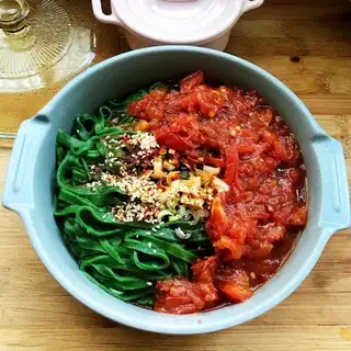 Squirt hands and spinach noodles